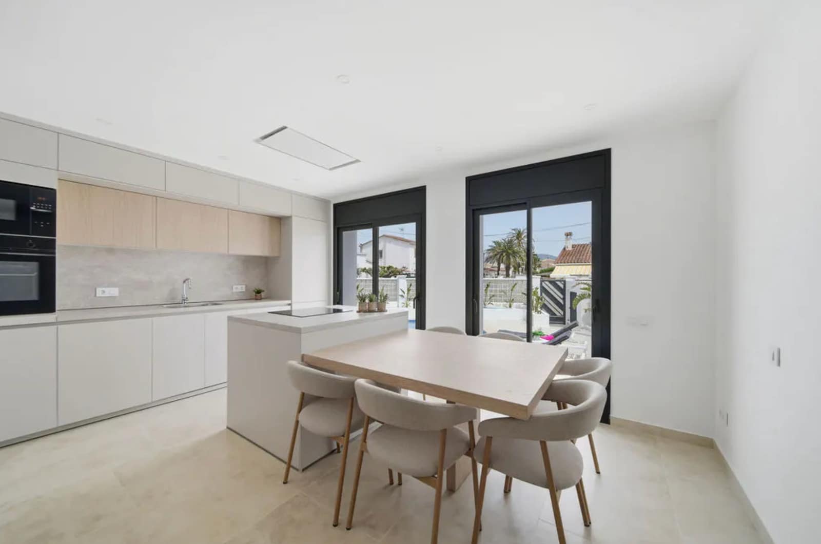 3 sypialnia Willa na sprzedaż w Empuriabrava z basenem garażem - 630 000 € (Ref: 9910485)