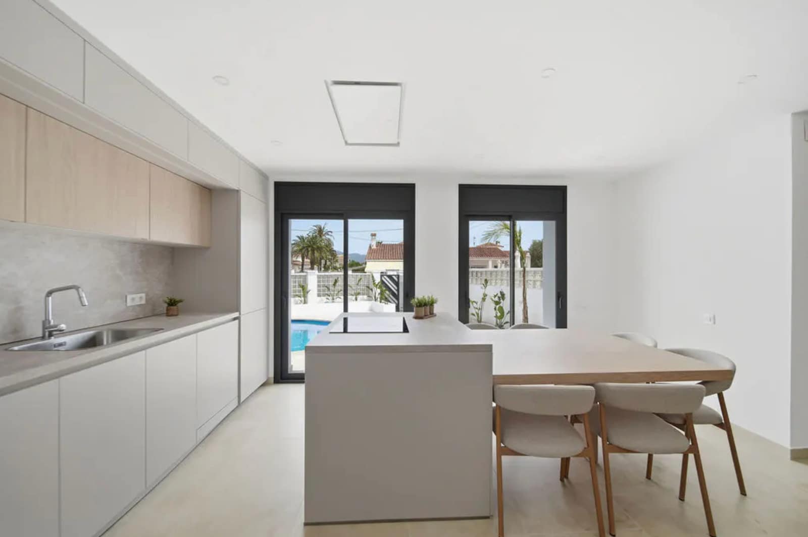 3 sypialnia Willa na sprzedaż w Empuriabrava z basenem garażem - 630 000 € (Ref: 9910485)