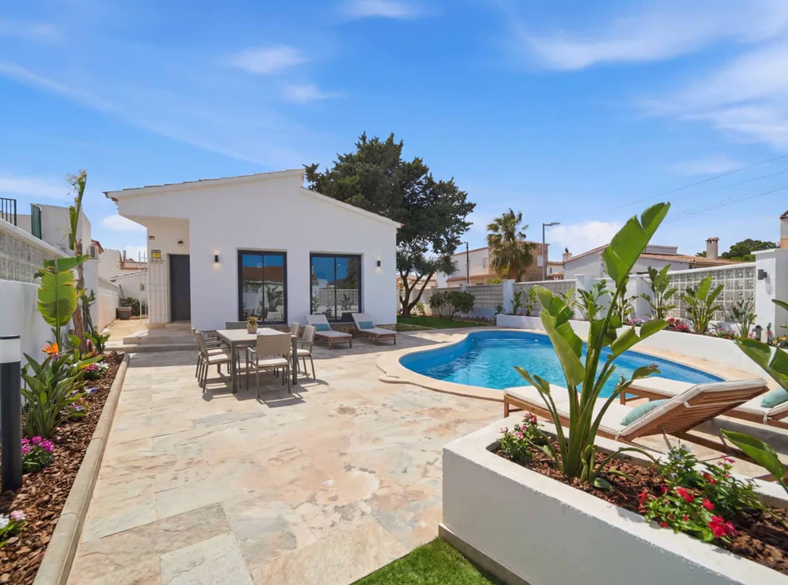 3 sypialnia Willa na sprzedaż w Empuriabrava z basenem garażem - 630 000 € (Ref: 9910485)
