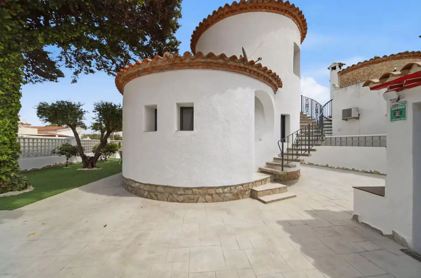 3 sypialnia Willa na sprzedaż w Empuriabrava z basenem garażem - 630 000 € (Ref: 9910485)