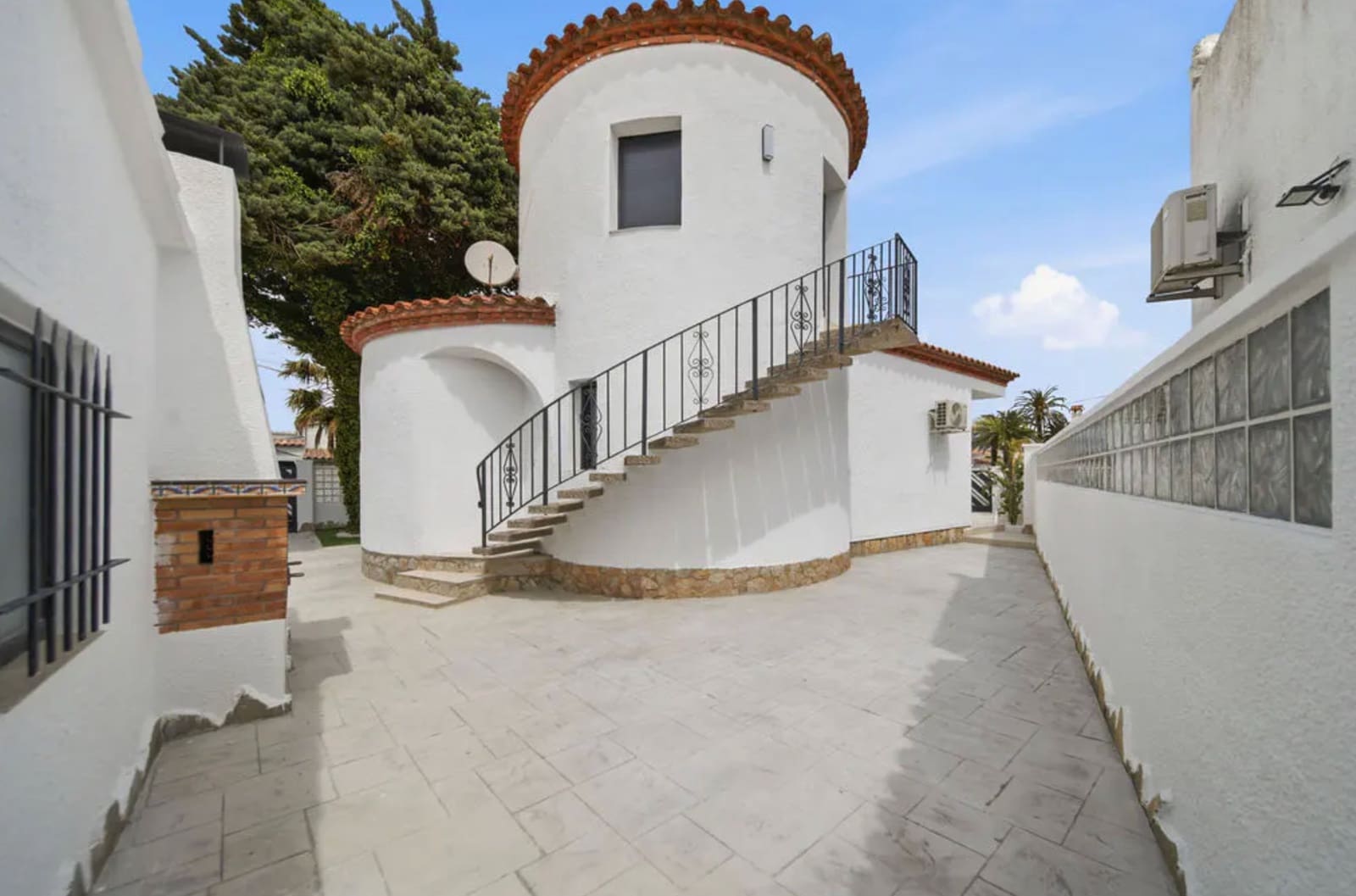 3 sypialnia Willa na sprzedaż w Empuriabrava z basenem garażem - 630 000 € (Ref: 9910485)