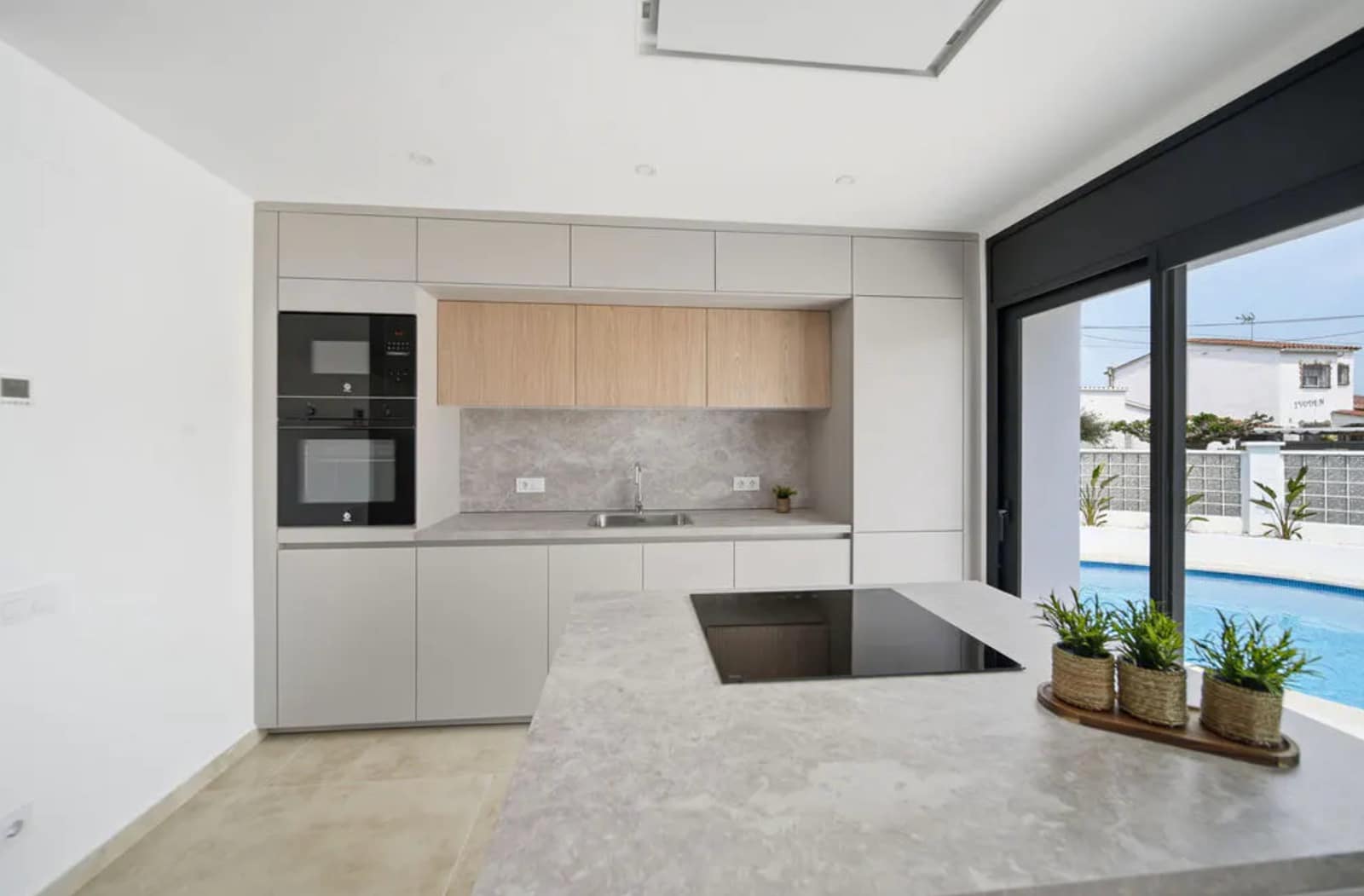 3 sypialnia Willa na sprzedaż w Empuriabrava z basenem garażem - 630 000 € (Ref: 9910485)