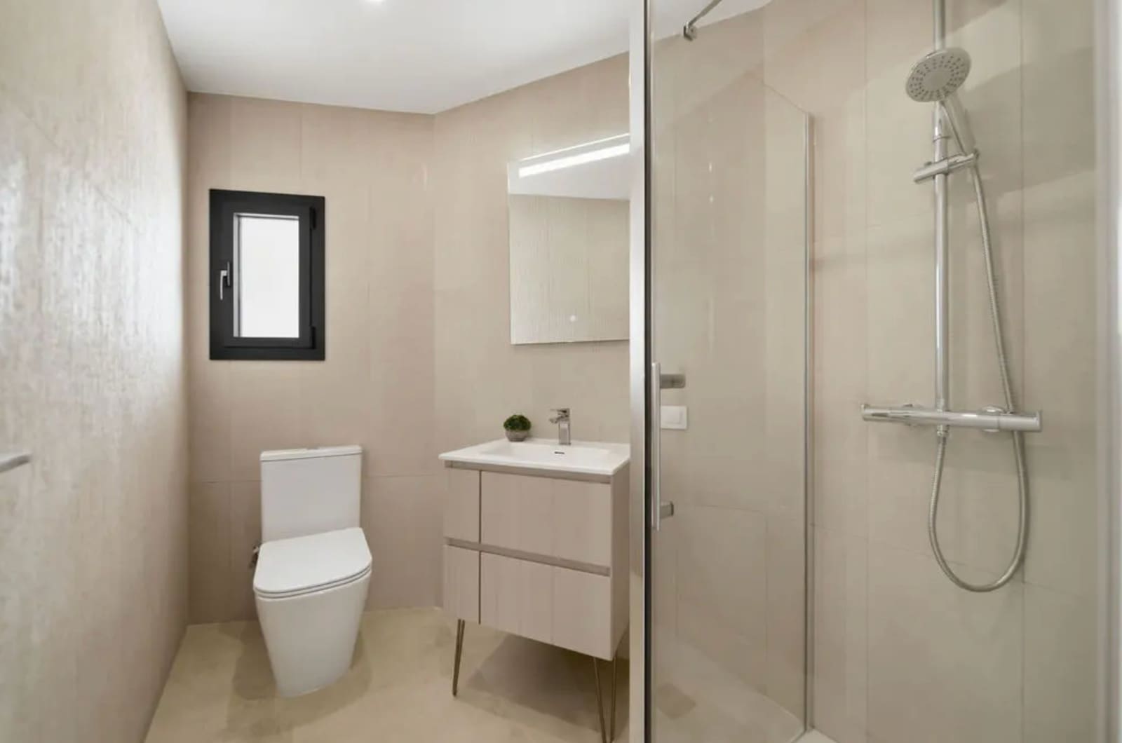 3 sypialnia Willa na sprzedaż w Empuriabrava z basenem garażem - 630 000 € (Ref: 9910485)
