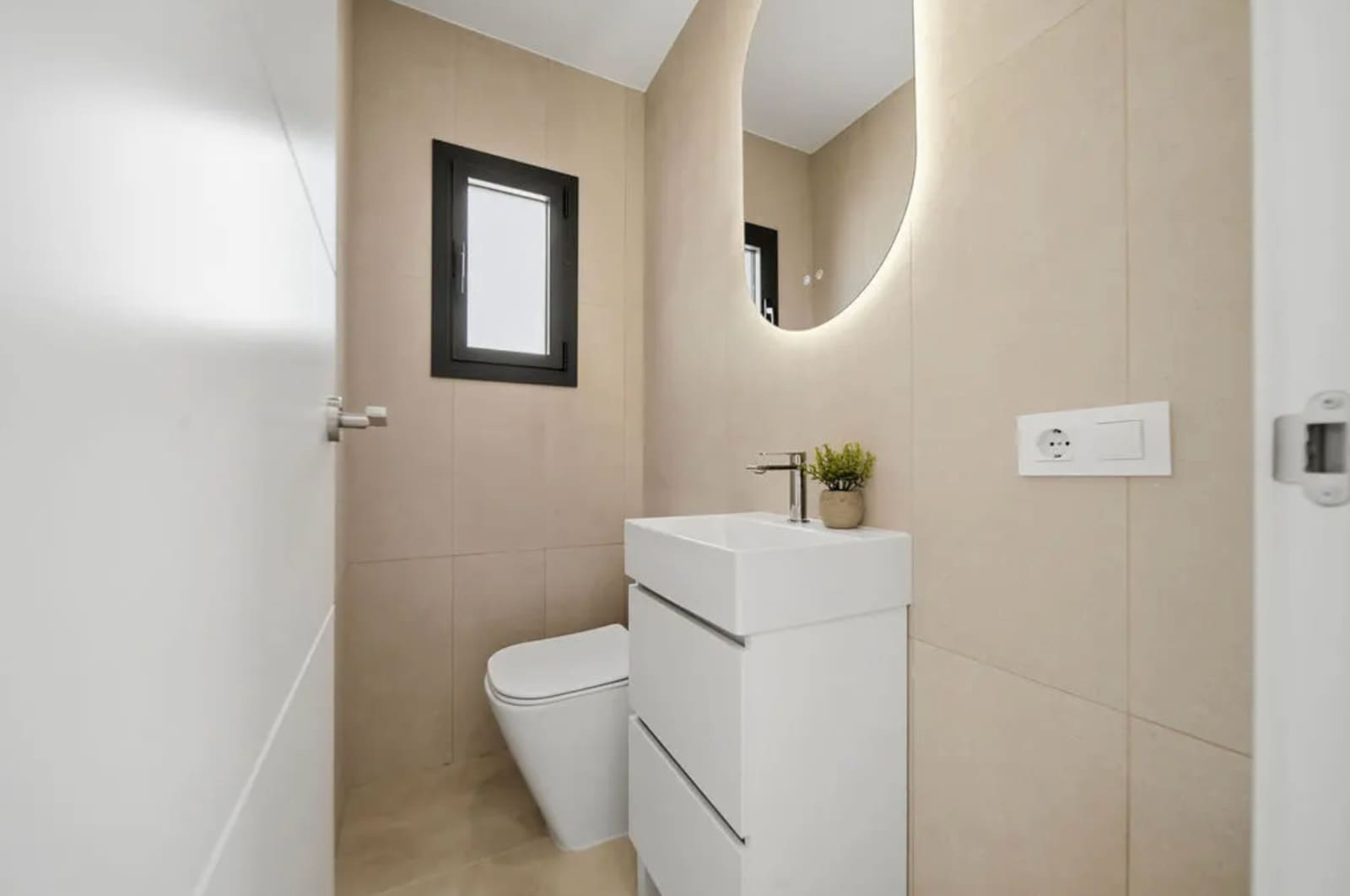 3 sypialnia Willa na sprzedaż w Empuriabrava z basenem garażem - 630 000 € (Ref: 9910485)