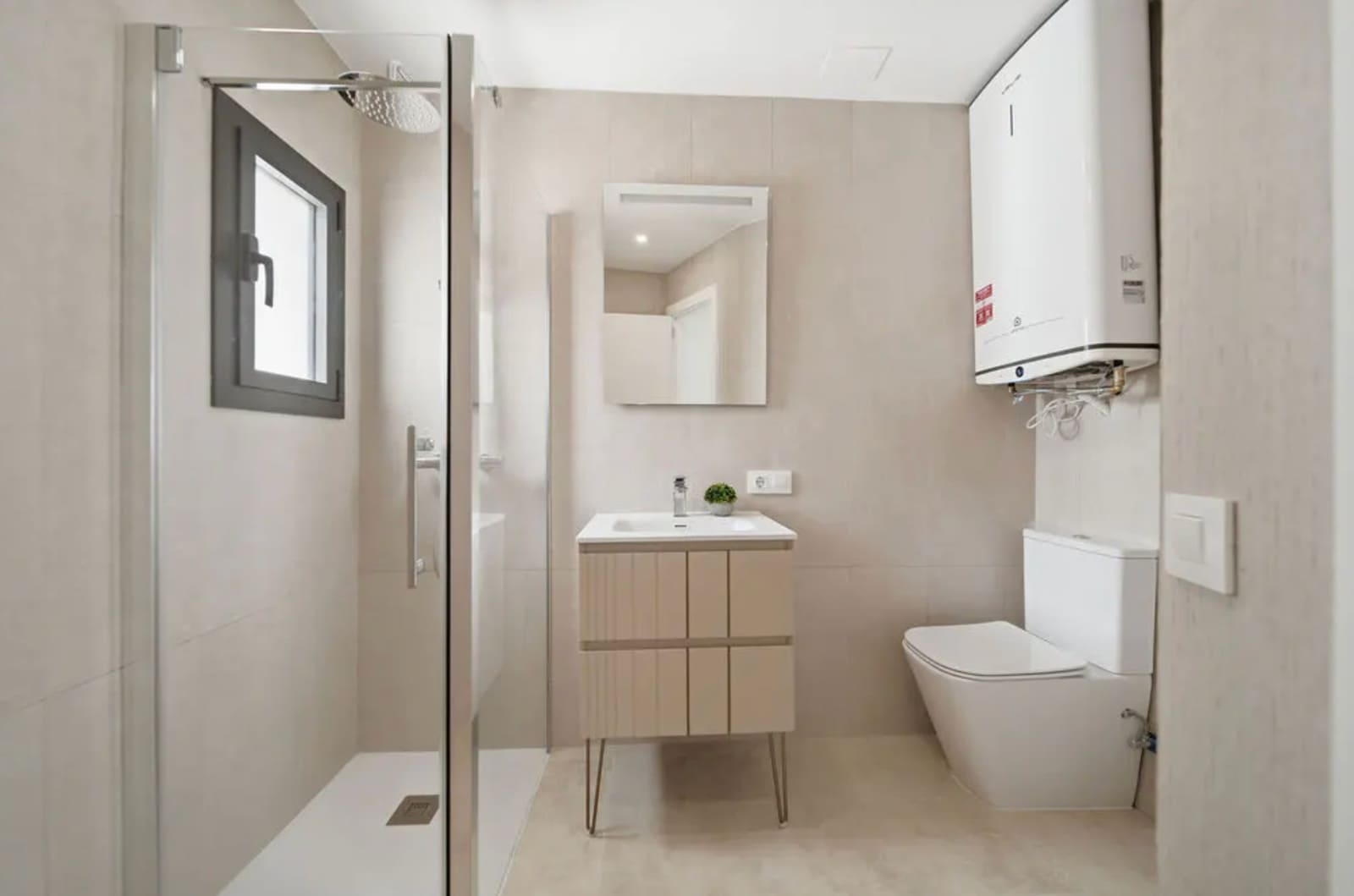 3 sypialnia Willa na sprzedaż w Empuriabrava z basenem garażem - 630 000 € (Ref: 9910485)