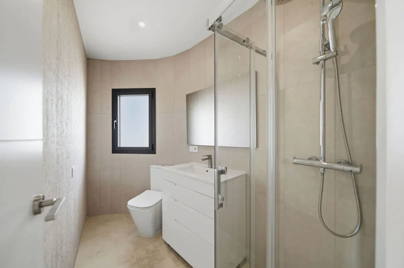 3 sypialnia Willa na sprzedaż w Empuriabrava z basenem garażem - 630 000 € (Ref: 9910485)