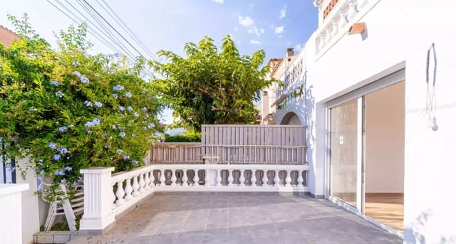 2 bedroom Villa for sale in Empuriabrava, Castelló d'Empúries - € 260,000 (Ref: 9910486)