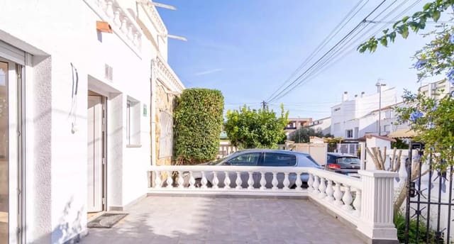 2 bedroom Villa for sale in Empuriabrava, Castelló d'Empúries - € 260,000 (Ref: 9910486)