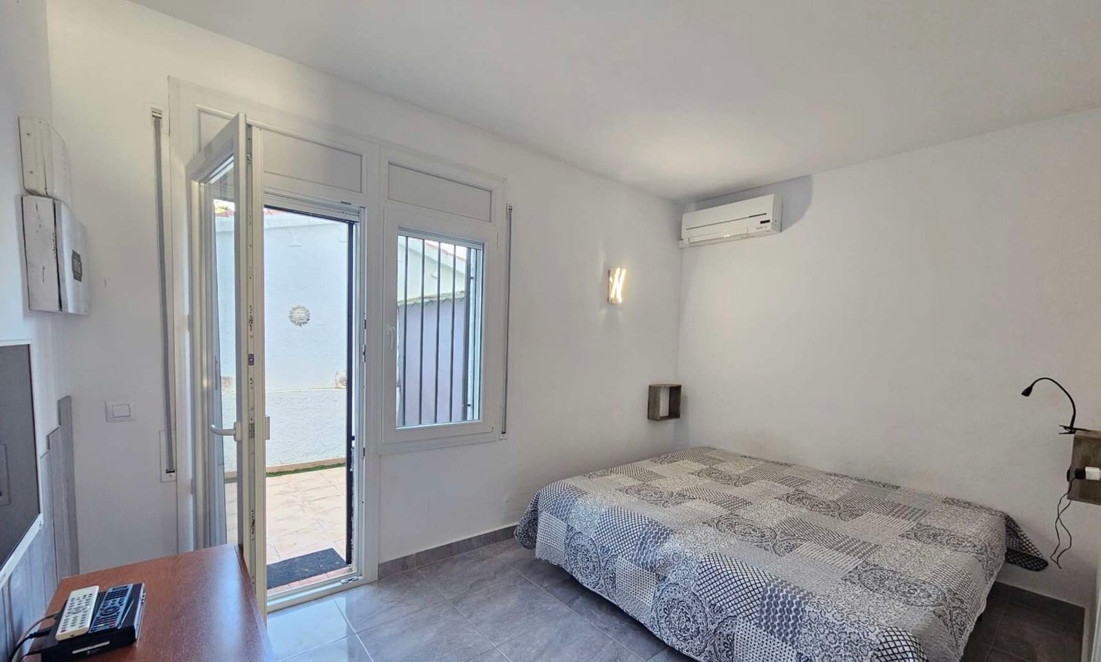 Villa for sale in Empuriabrava with pool - € 295,000 (Ref: 9910487)