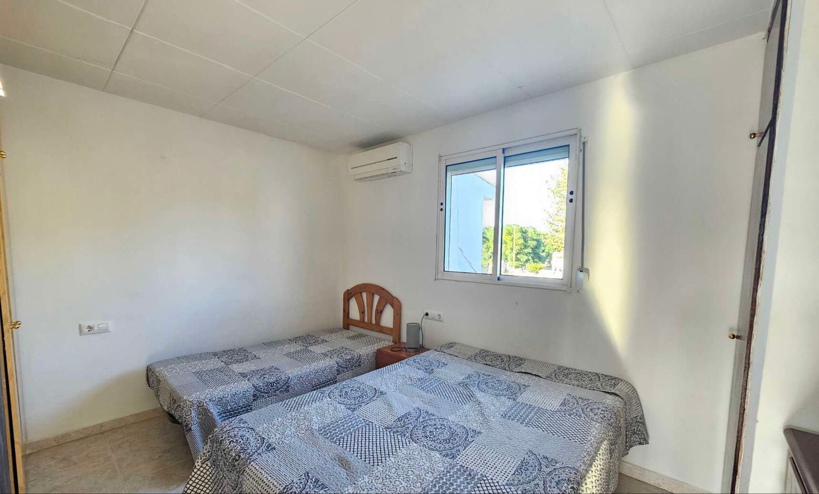 Villa for sale in Empuriabrava with pool - € 295,000 (Ref: 9910487)