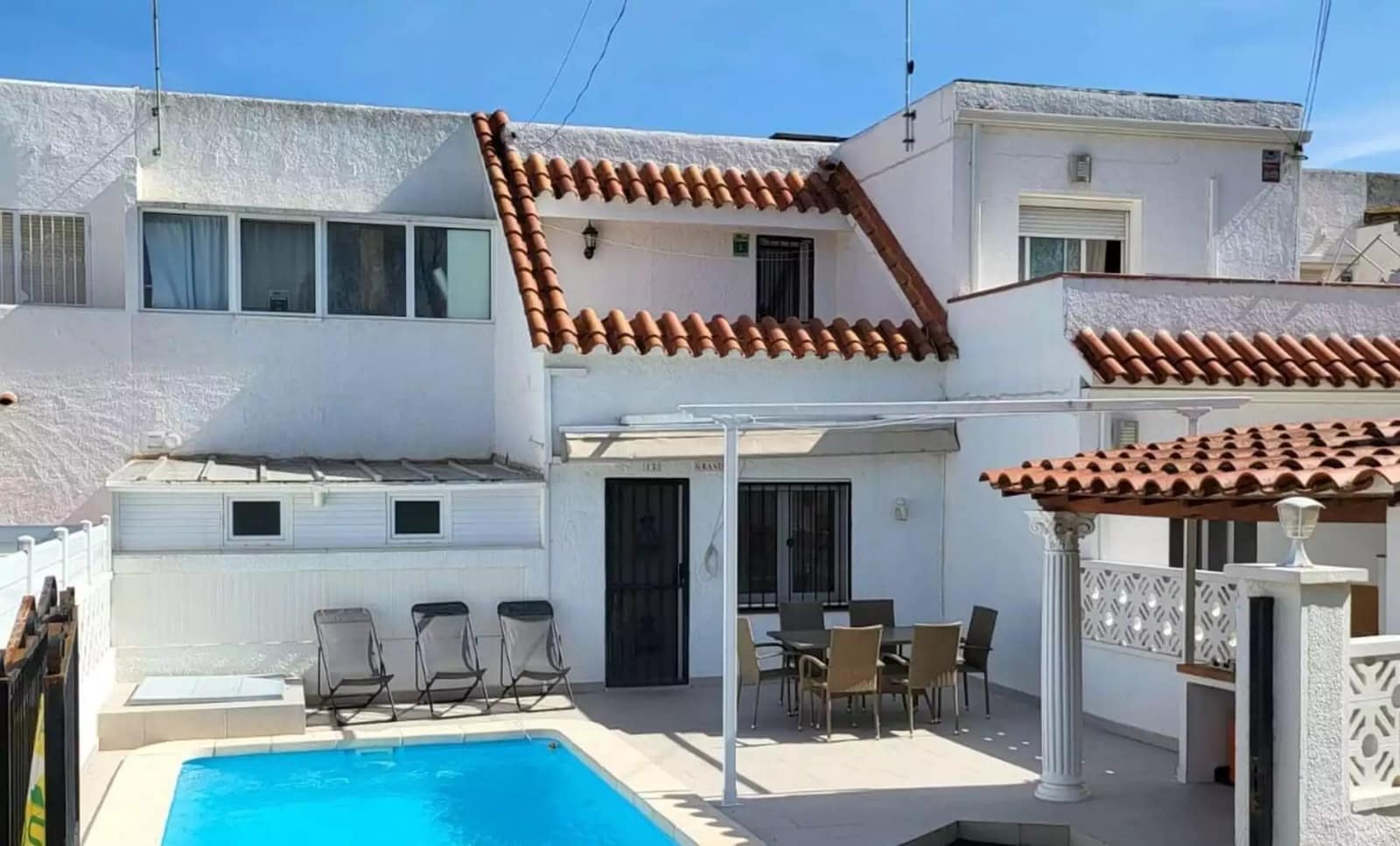Villa for sale in Empuriabrava with pool - € 295,000 (Ref: 9910487)