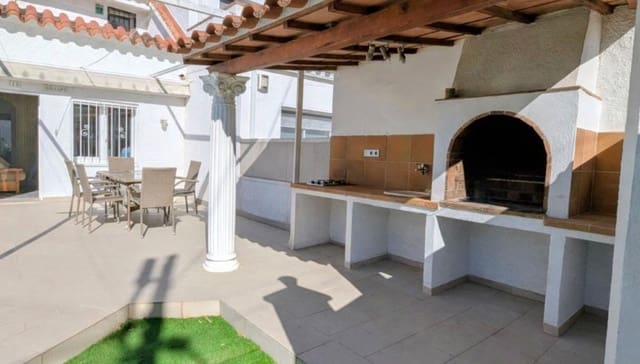 3 soveværelse Villa til salg i Empuriabrava, Castelló d'Empúries med swimmingpool - € 295.000 (Ref: 9910487)