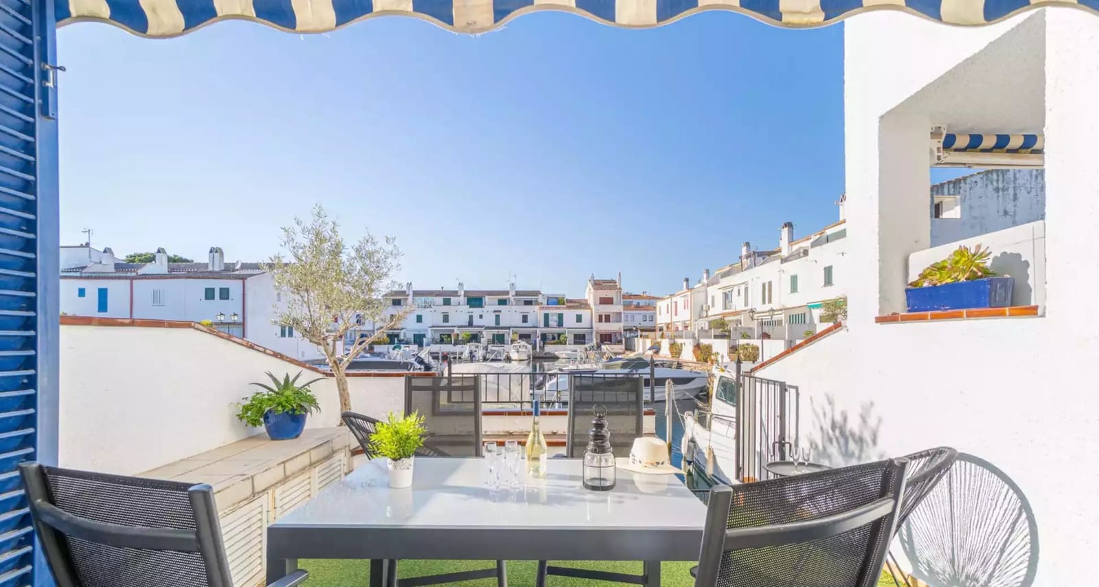 Casa de 4 habitaciones en Empuriabrava en venta - 425.000 € (Ref: 9910489)