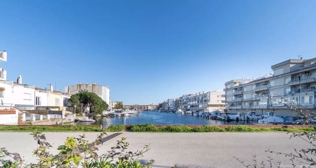 Casa de 4 habitaciones en Empuriabrava, Castelló d'Empúries en venta - 425.000 € (Ref: 9910489)