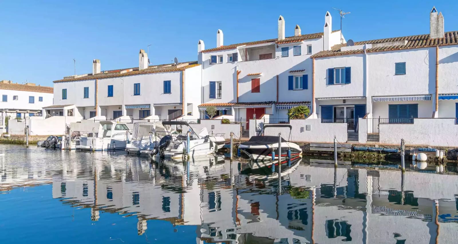Casa de 4 habitaciones en Empuriabrava en venta - 425.000 € (Ref: 9910489)
