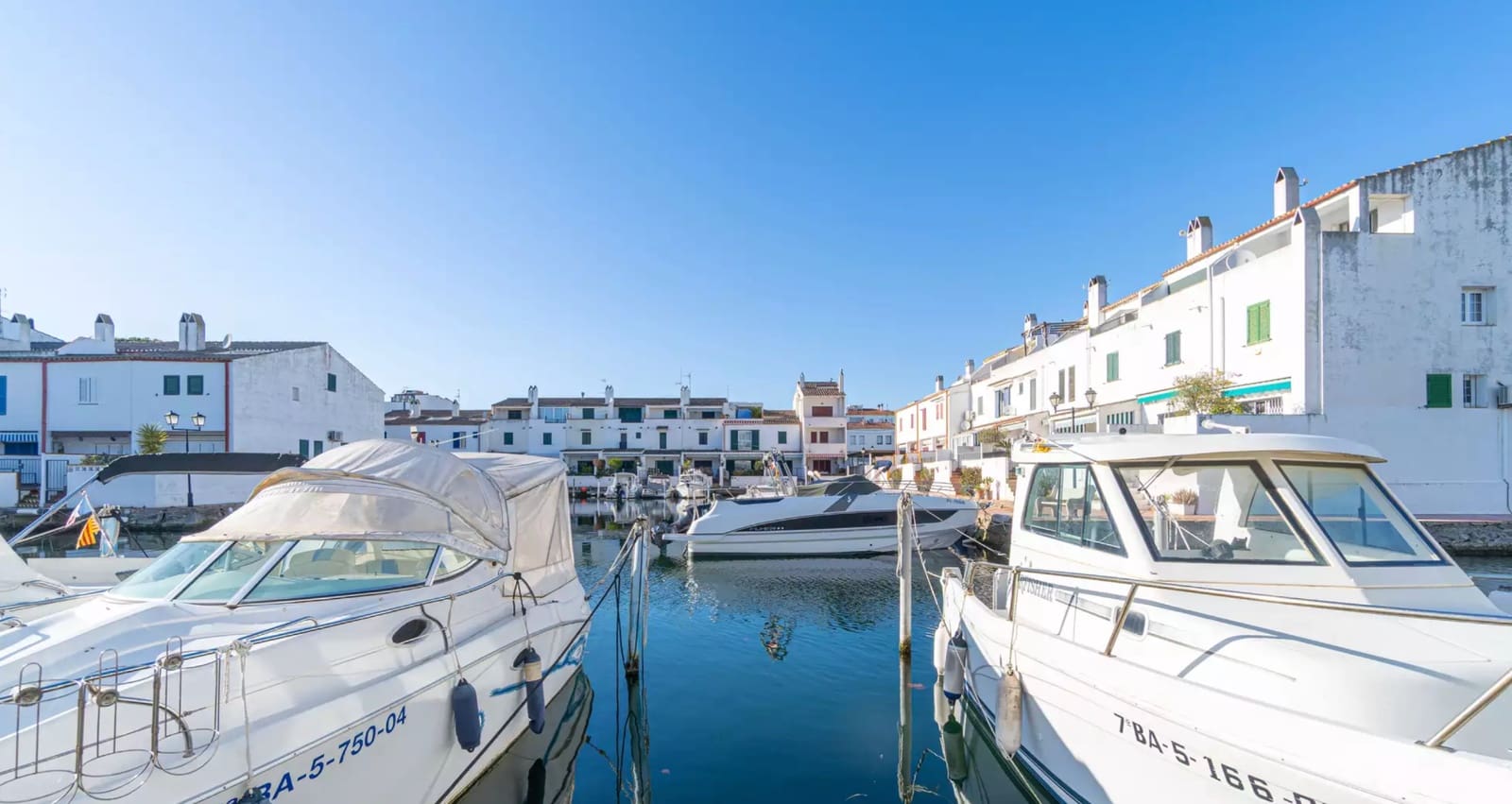 Casa de 4 habitaciones en Empuriabrava en venta - 425.000 € (Ref: 9910489)