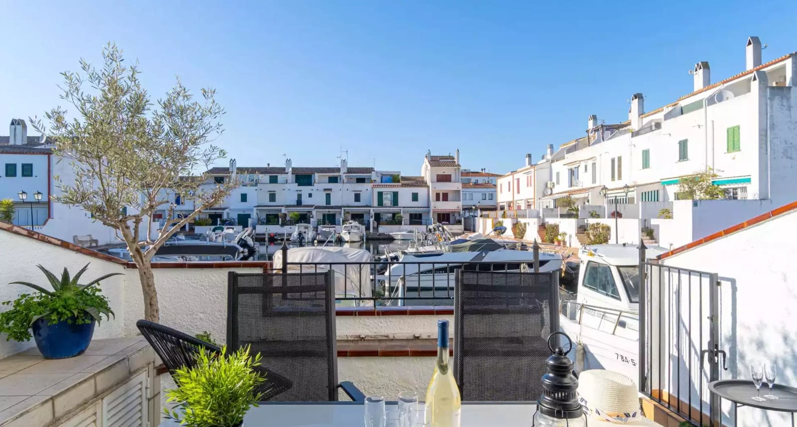 Casa de 4 habitaciones en Empuriabrava en venta - 425.000 € (Ref: 9910489)