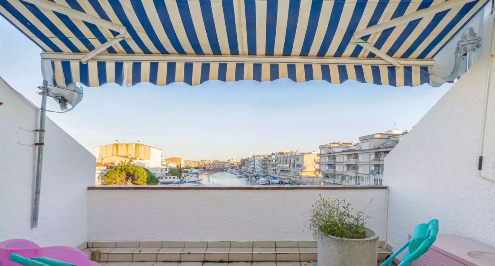 Casa de 4 habitaciones en Empuriabrava en venta - 425.000 € (Ref: 9910489)