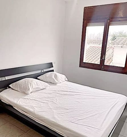 4 bedroom Villa for sale in Empuriabrava, Castelló d'Empúries with garage - € 385,000 (Ref: 9910491)