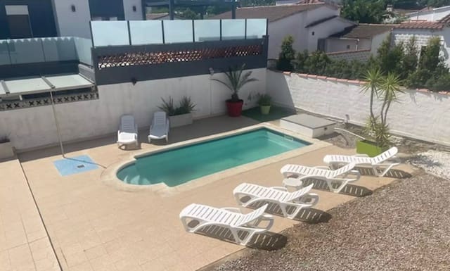 4 bedroom Villa for sale in Empuriabrava, Castelló d'Empúries with garage - € 385,000 (Ref: 9910491)