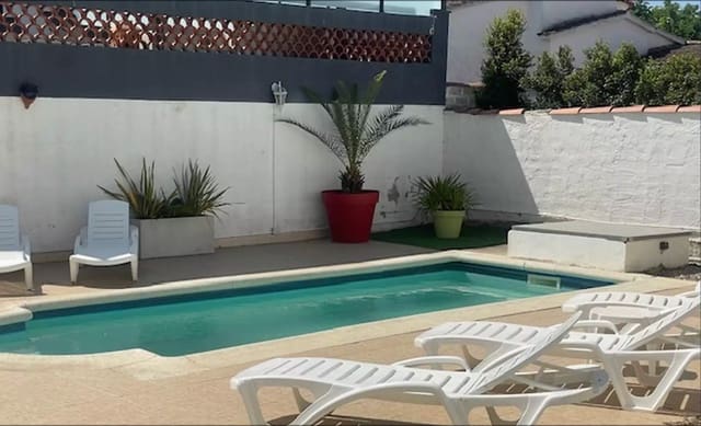 4 bedroom Villa for sale in Empuriabrava, Castelló d'Empúries with garage - € 385,000 (Ref: 9910491)