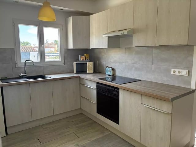 4 sypialnia Willa na sprzedaż w Empuriabrava, Castelló d'Empúries z basenem garażem - 420 000 € (Ref: 9910491)