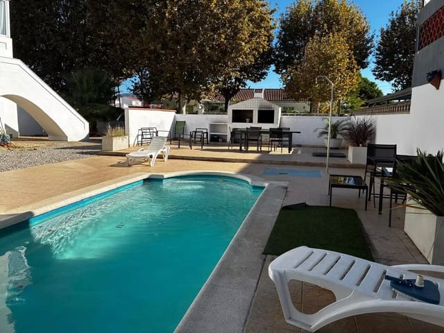 4 sypialnia Willa na sprzedaż w Empuriabrava, Castelló d'Empúries z basenem garażem - 420 000 € (Ref: 9910491)