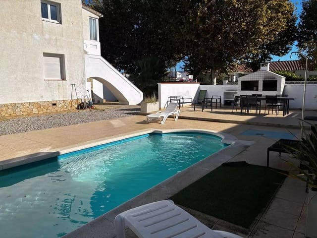 4 sypialnia Willa na sprzedaż w Empuriabrava, Castelló d'Empúries z basenem garażem - 420 000 € (Ref: 9910491)
