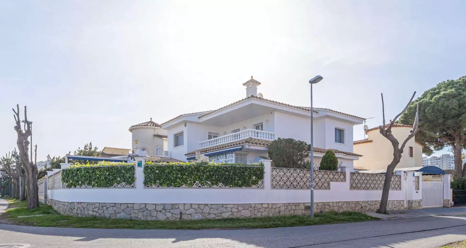 5 chambre Villa/Maison à vendre à Empuriabrava avec piscine garage - 780 000 € (Ref: 9910492)