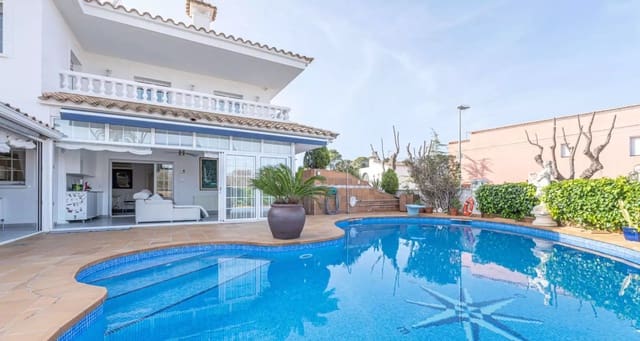 5 chambre Villa/Maison à vendre à Empuriabrava, Castelló d'Empúries avec piscine garage - 780 000 € (Ref: 9910492)