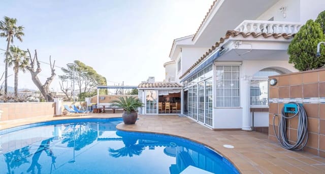 5 chambre Villa/Maison à vendre à Empuriabrava, Castelló d'Empúries avec piscine garage - 780 000 € (Ref: 9910492)