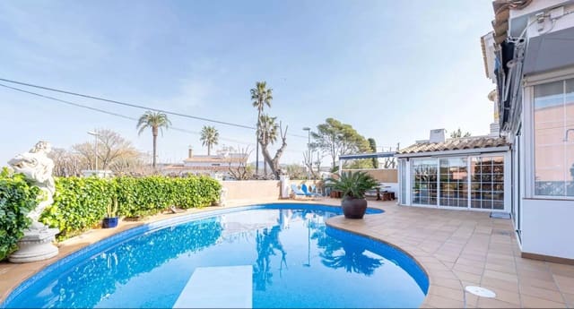 5 chambre Villa/Maison à vendre à Empuriabrava, Castelló d'Empúries avec piscine garage - 780 000 € (Ref: 9910492)