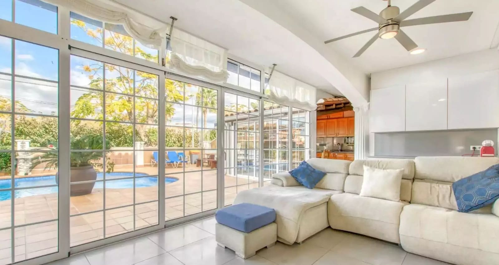 5 chambre Villa/Maison à vendre à Empuriabrava avec piscine garage - 780 000 € (Ref: 9910492)