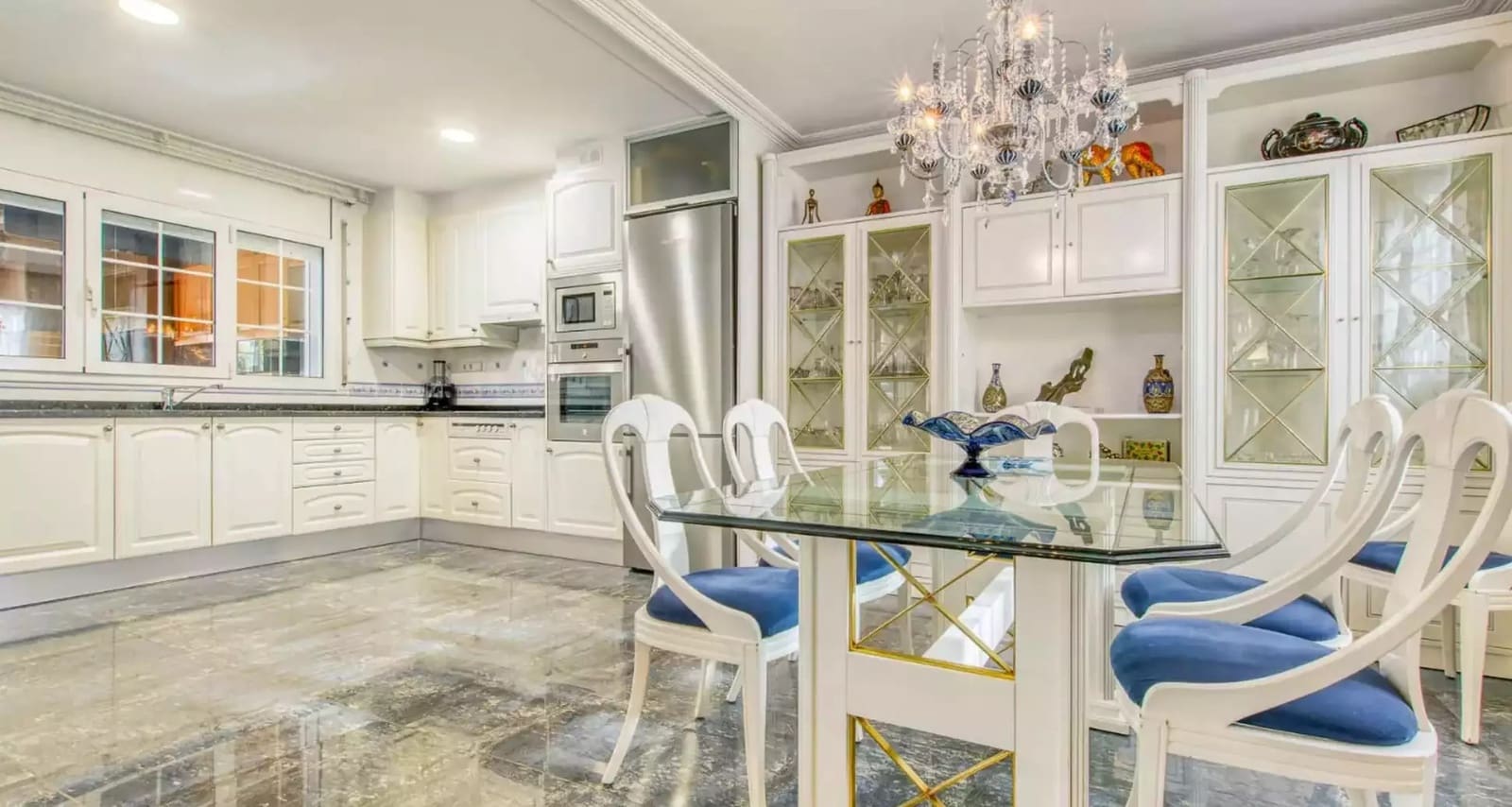 5 chambre Villa/Maison à vendre à Empuriabrava avec piscine garage - 780 000 € (Ref: 9910492)