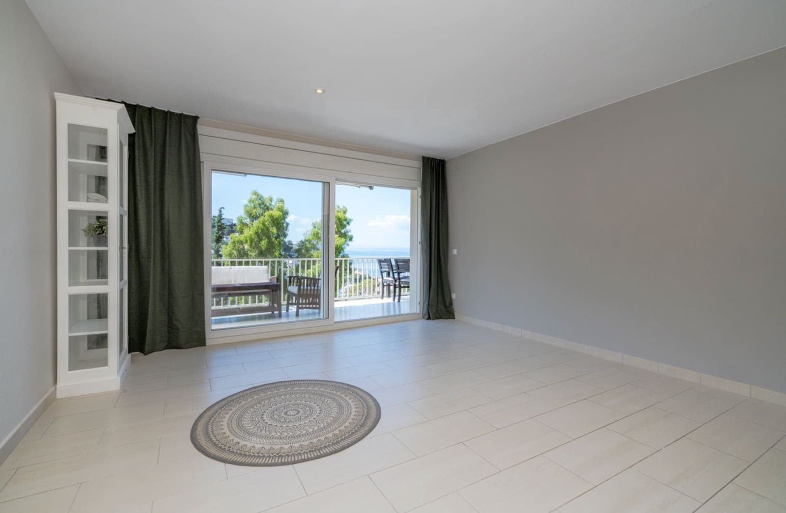 3 bedroom Flat for sale in Roses with garage - € 389,000 (Ref: 9928062)