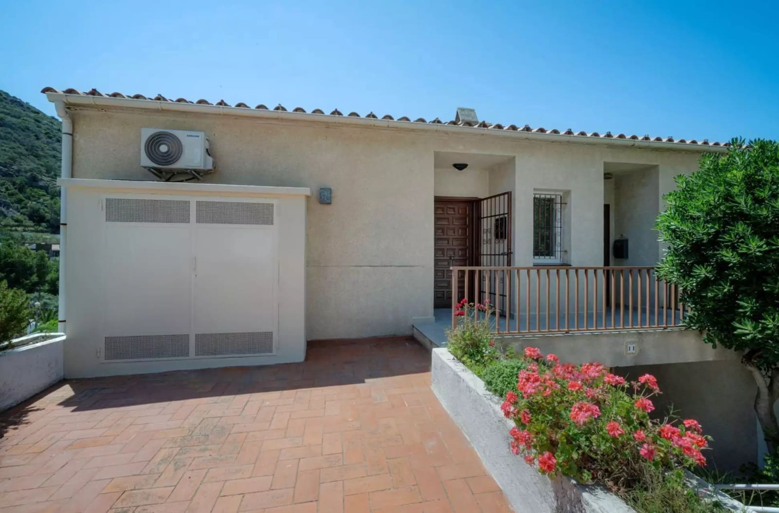 3 bedroom Flat for sale in Roses with garage - € 389,000 (Ref: 9928062)