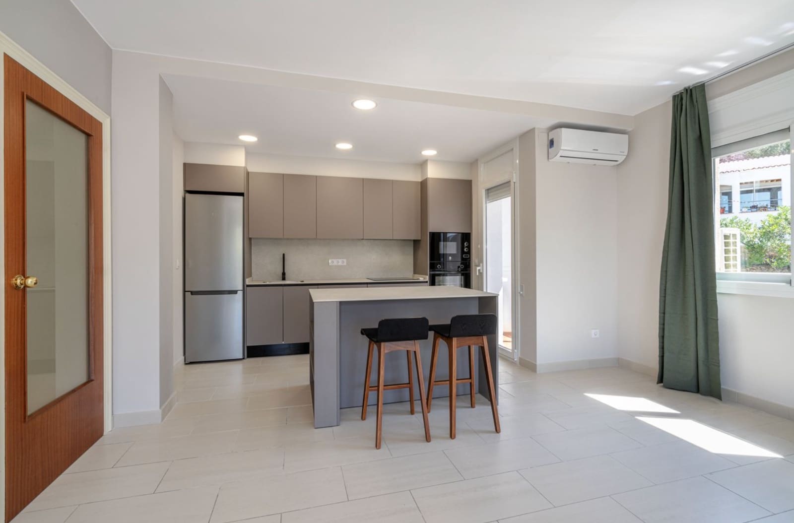 3 bedroom Flat for sale in Roses with garage - € 389,000 (Ref: 9928062)