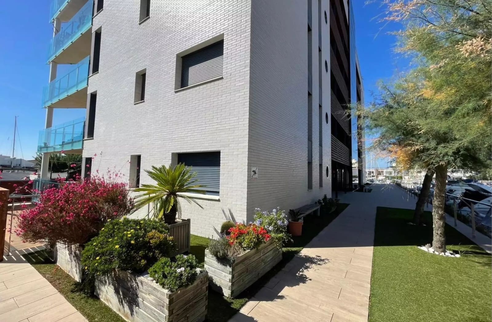 2 Zimmer Wohnung zu verkaufen in Roses mit Garage - 299.000 € (Ref: 9928064)