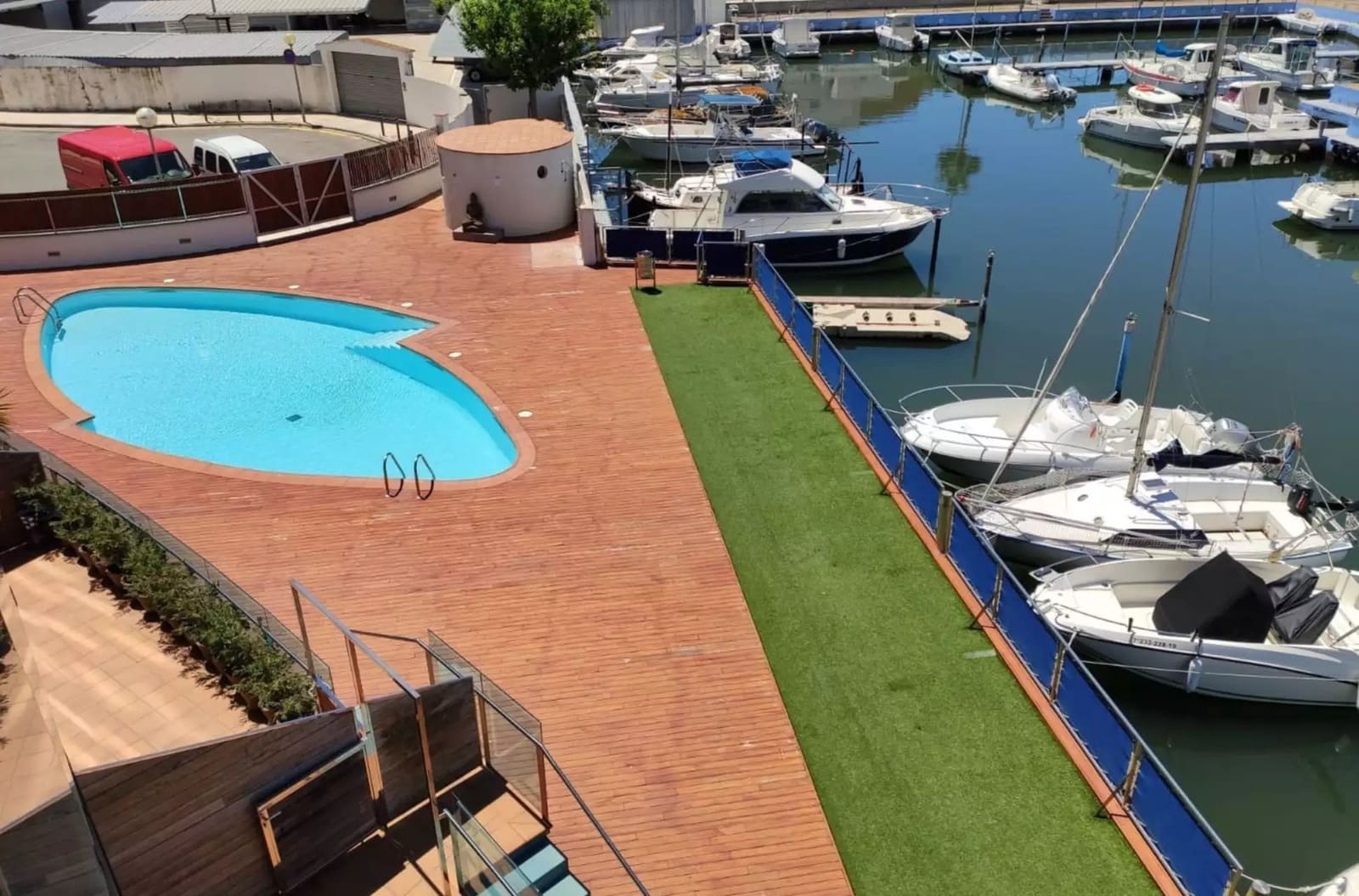 2 Zimmer Wohnung zu verkaufen in Roses mit Garage - 299.000 € (Ref: 9928064)