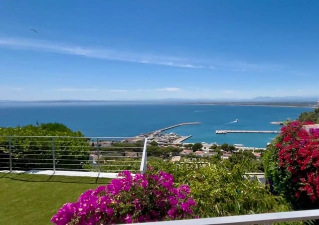 Chalet de 3 habitaciones en Roses en venta con piscina garaje - 895.000 € (Ref: 9928066)