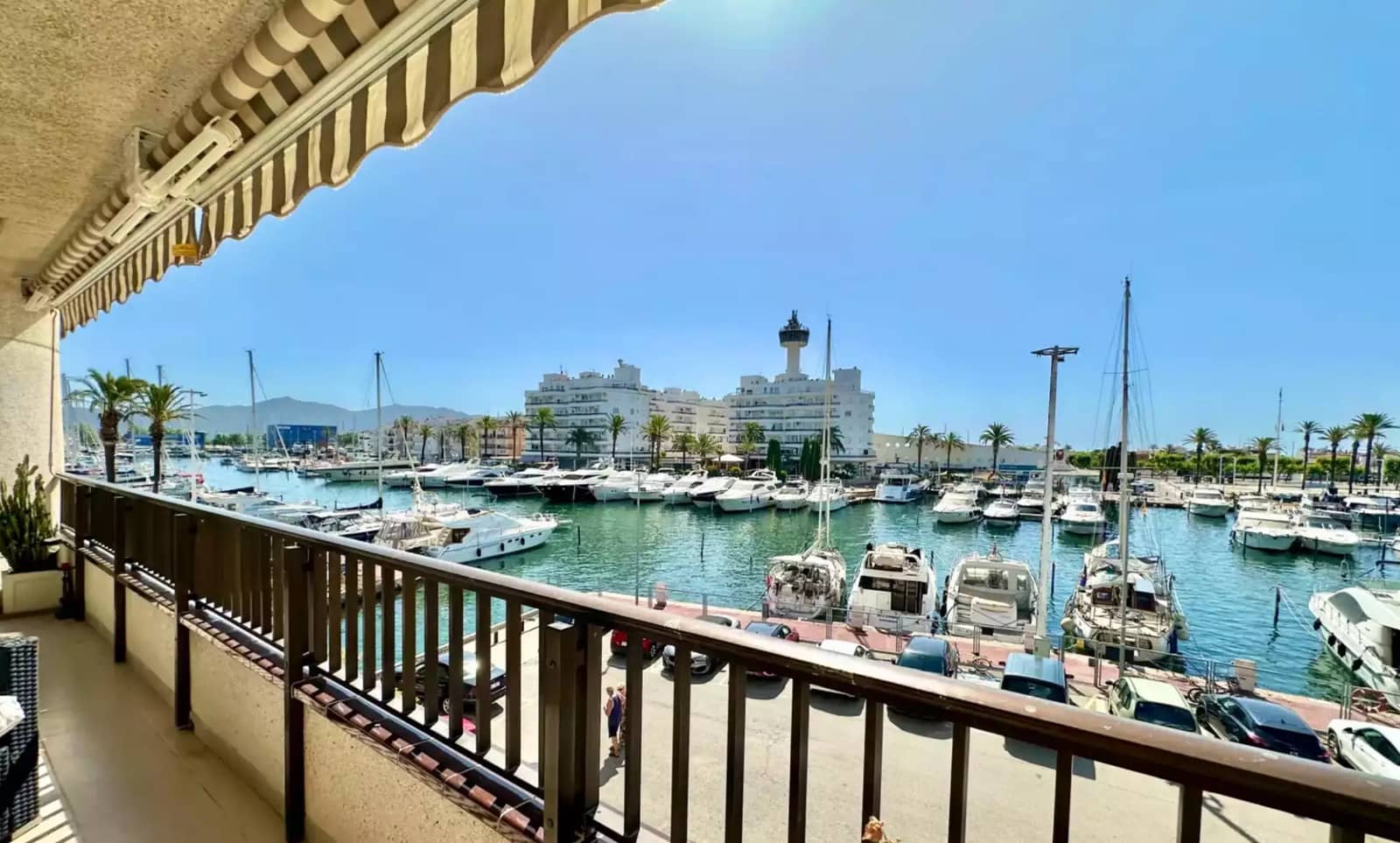 Piso de 2 habitaciones en Empuriabrava en venta con garaje - 299.000 € (Ref: 9937825)