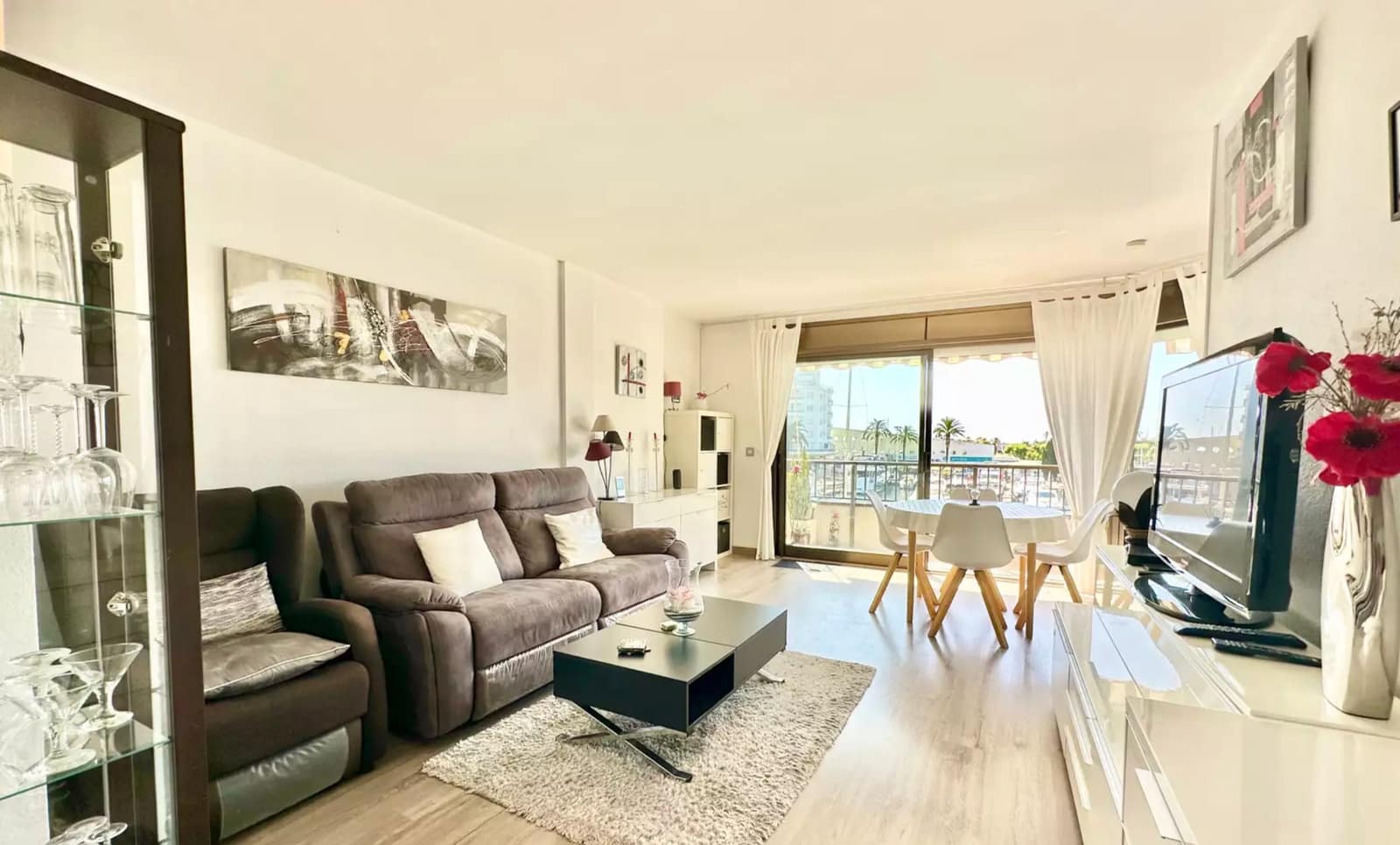 Piso de 2 habitaciones en Empuriabrava en venta con garaje - 299.000 € (Ref: 9937825)