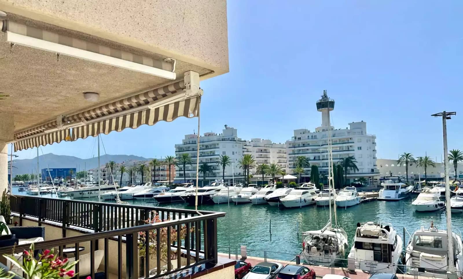 Piso de 2 habitaciones en Empuriabrava en venta con garaje - 299.000 € (Ref: 9937825)