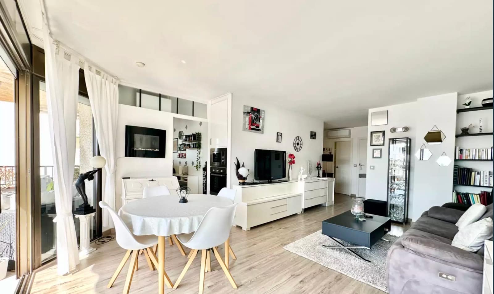 Piso de 2 habitaciones en Empuriabrava en venta con garaje - 299.000 € (Ref: 9937825)