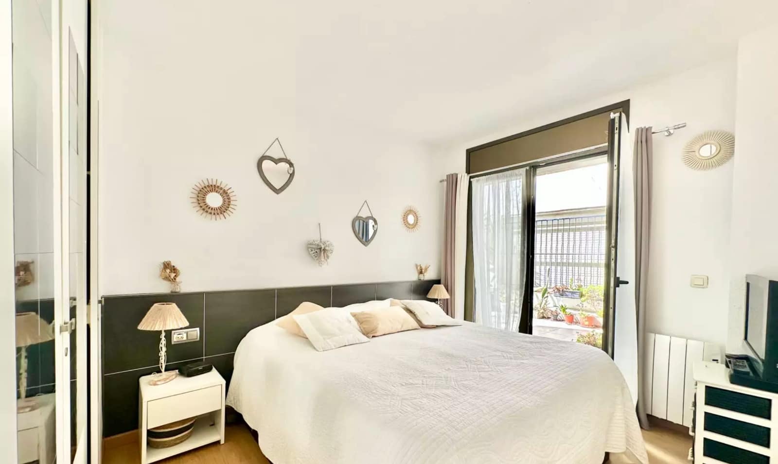 Piso de 2 habitaciones en Empuriabrava en venta con garaje - 299.000 € (Ref: 9937825)