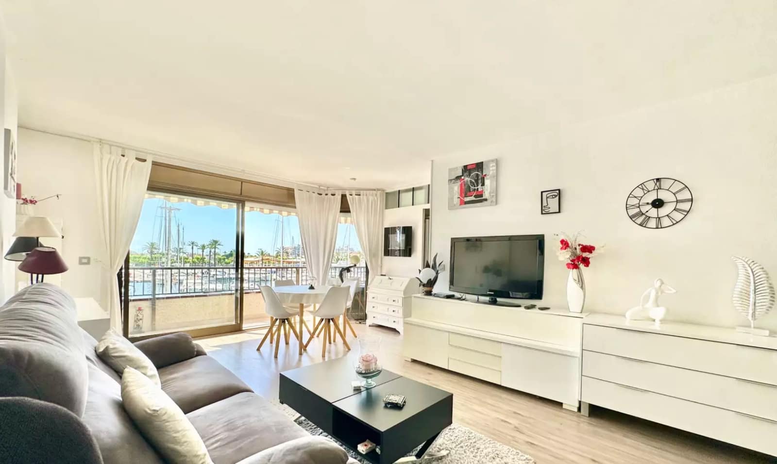 Piso de 2 habitaciones en Empuriabrava en venta con garaje - 299.000 € (Ref: 9937825)