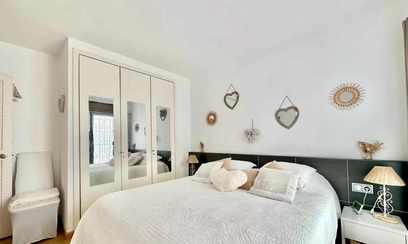 Piso de 2 habitaciones en Empuriabrava en venta con garaje - 299.000 € (Ref: 9937825)