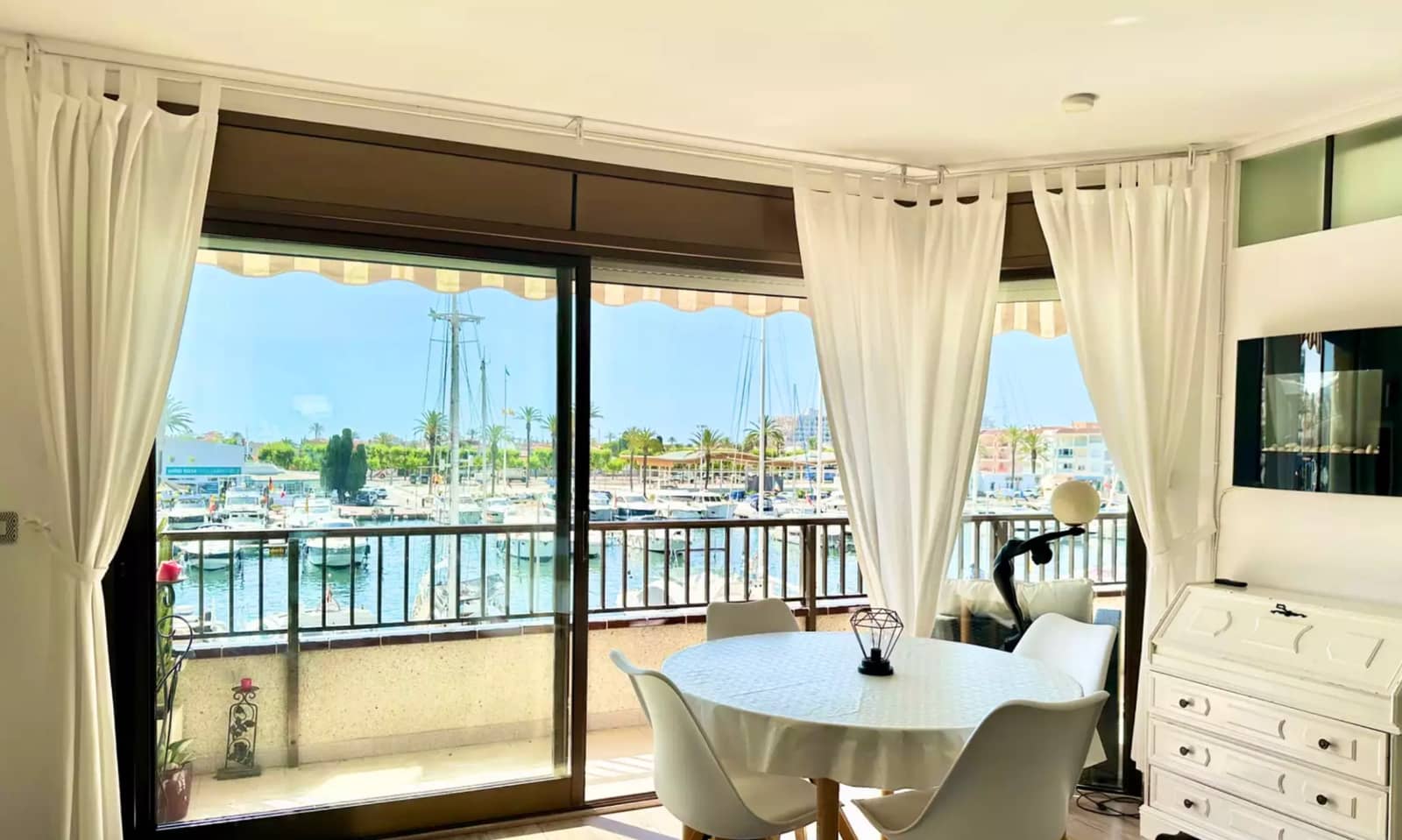 Piso de 2 habitaciones en Empuriabrava en venta con garaje - 299.000 € (Ref: 9937825)
