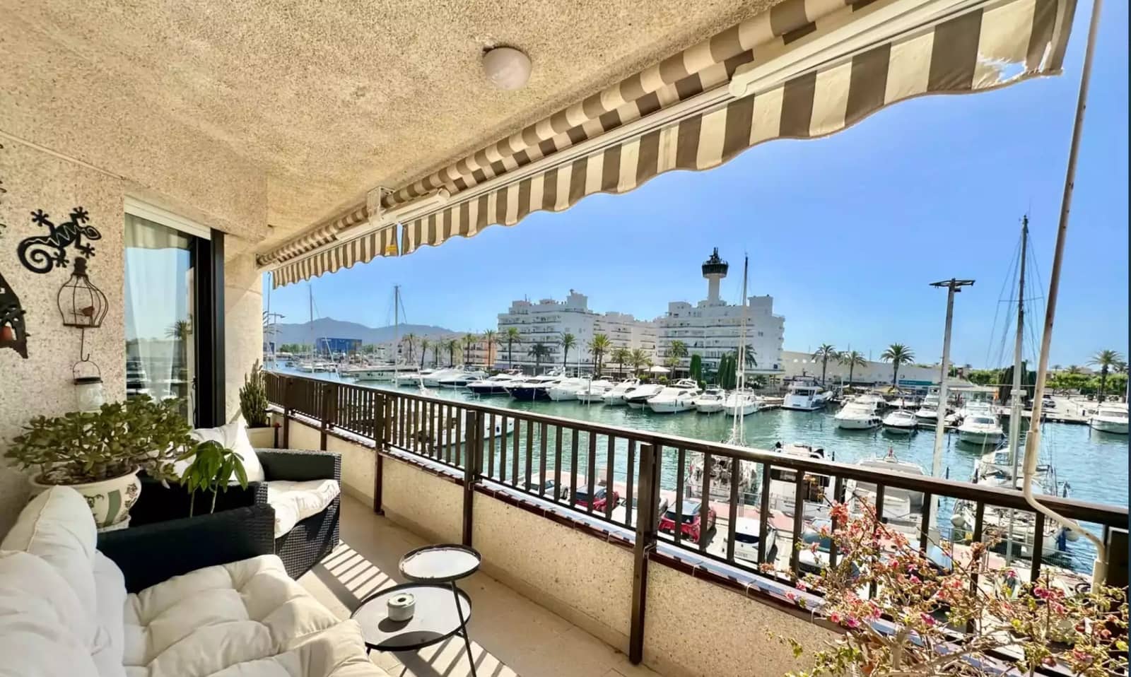 Piso de 2 habitaciones en Empuriabrava en venta con garaje - 299.000 € (Ref: 9937825)