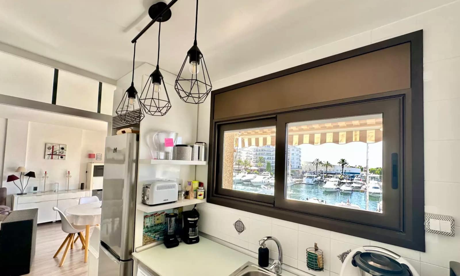 Piso de 2 habitaciones en Empuriabrava en venta con garaje - 299.000 € (Ref: 9937825)